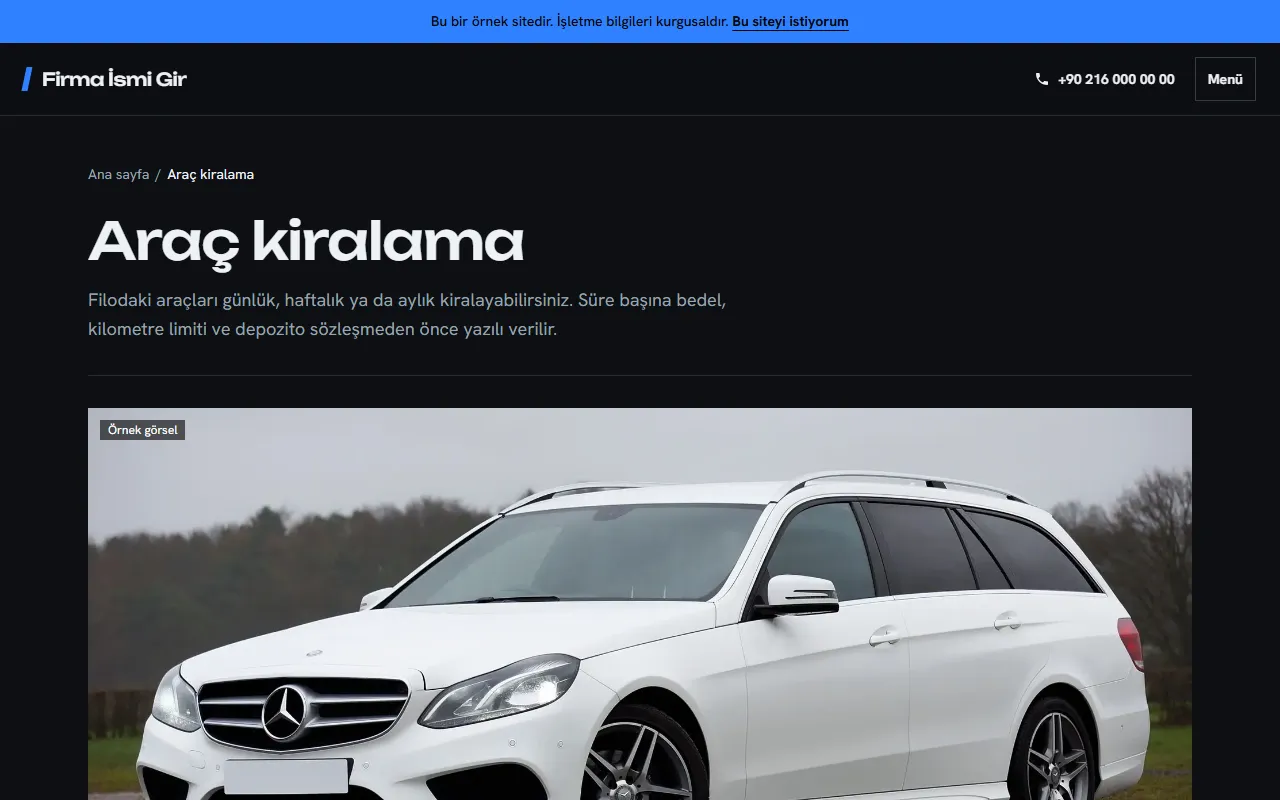 Oto galeri web sitesinin araç kiralama sayfası: süre başına bedel açıklaması ve beyaz station wagon fotoğrafı