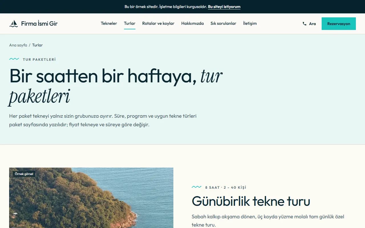 Tekne kiralama sitesinin tur paketleri sayfası: 8 saatlik, 2-40 kişilik günübirlik tekne turu kartı ve koy fotoğrafı